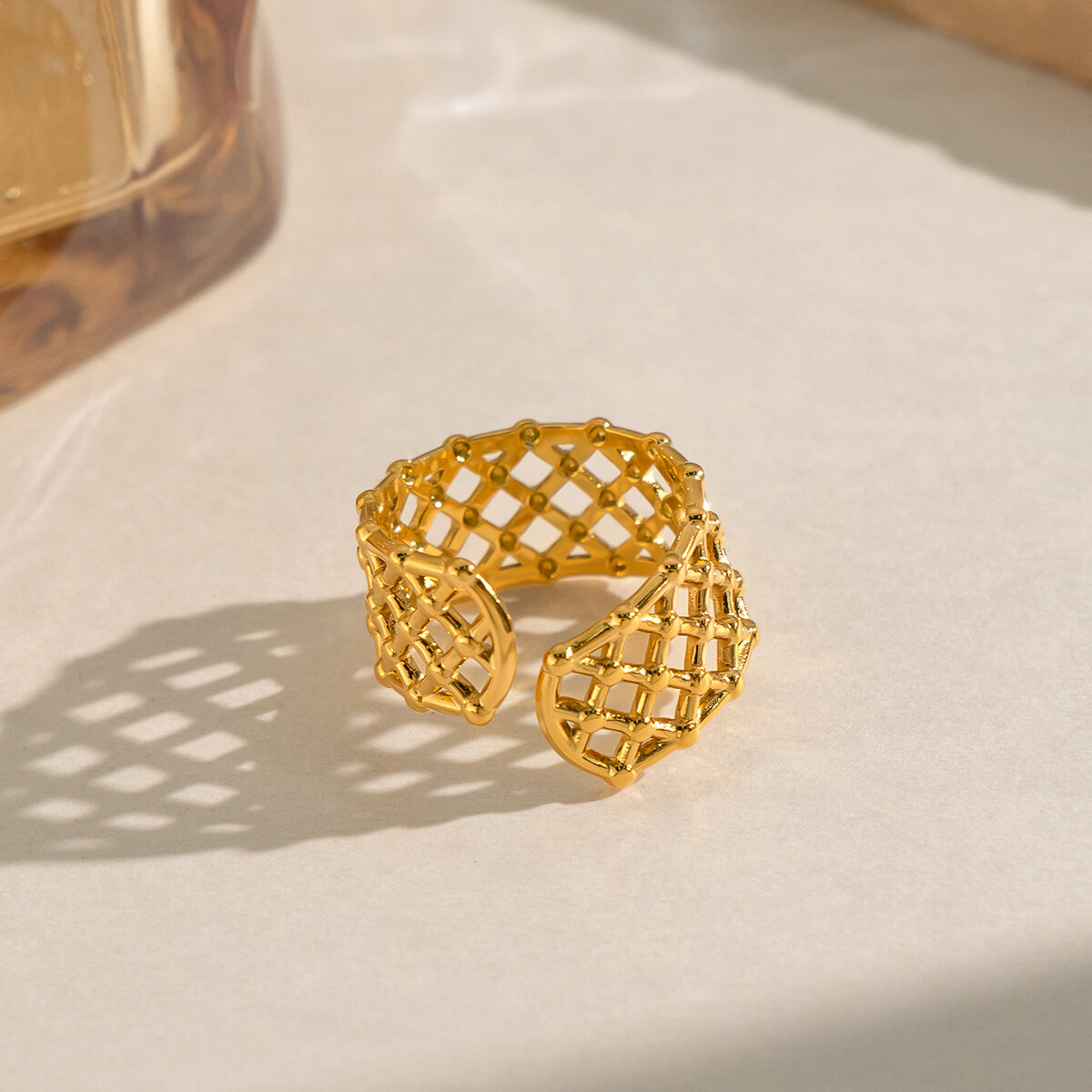 Minimalistische Ringe aus wasserdichtem, goldfarbenem Edelstahl in Netzform Bild5
