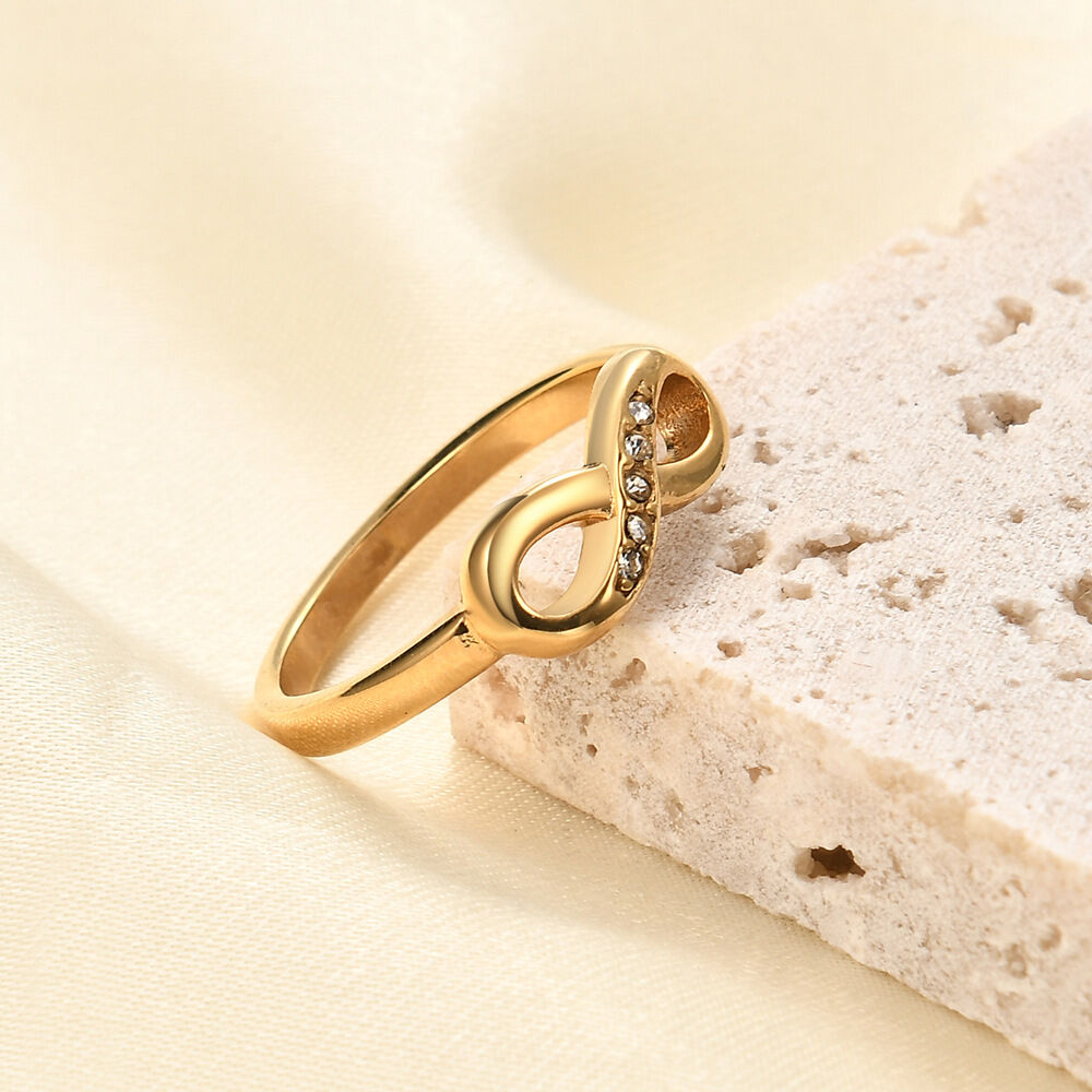 Anillos llamativos elegantes de acero inoxidable color oro de la serie Simple Infinity, resistentes al agua. Imagen3