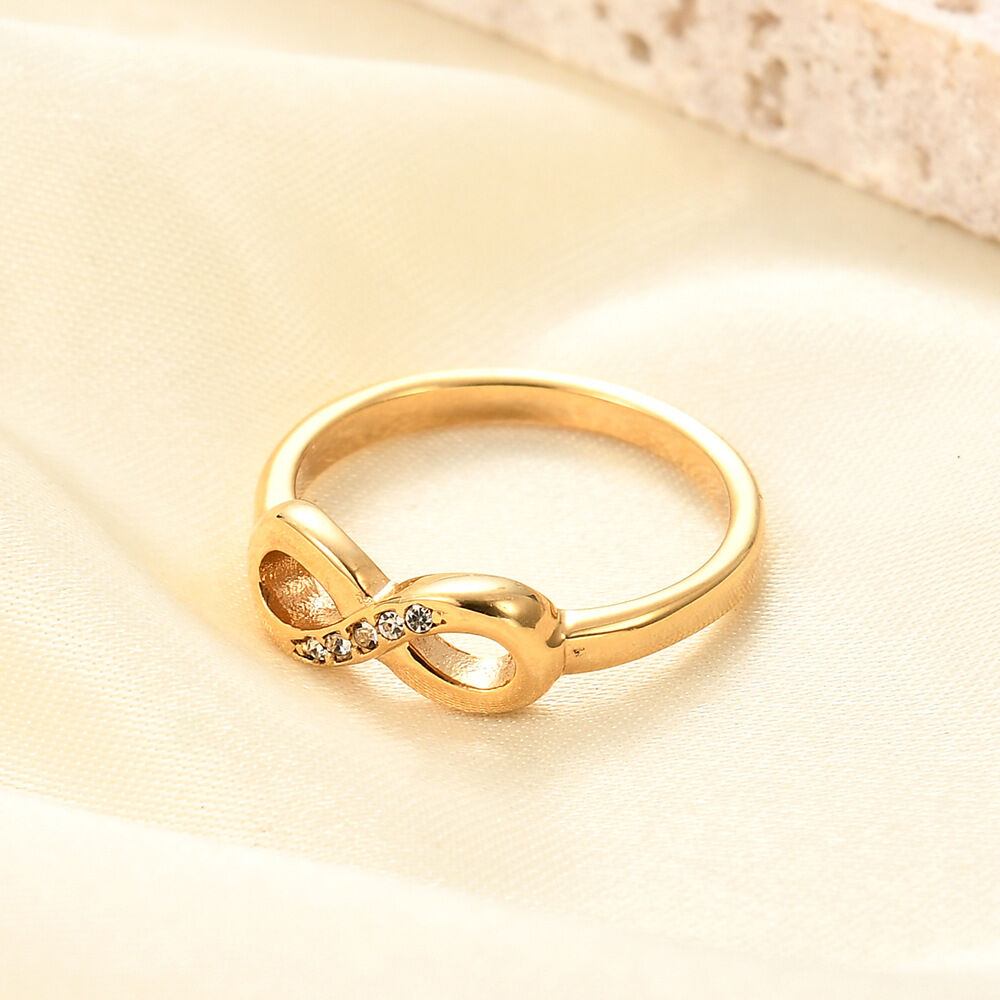 Anillos llamativos elegantes de acero inoxidable color oro de la serie Simple Infinity, resistentes al agua. Imagen4