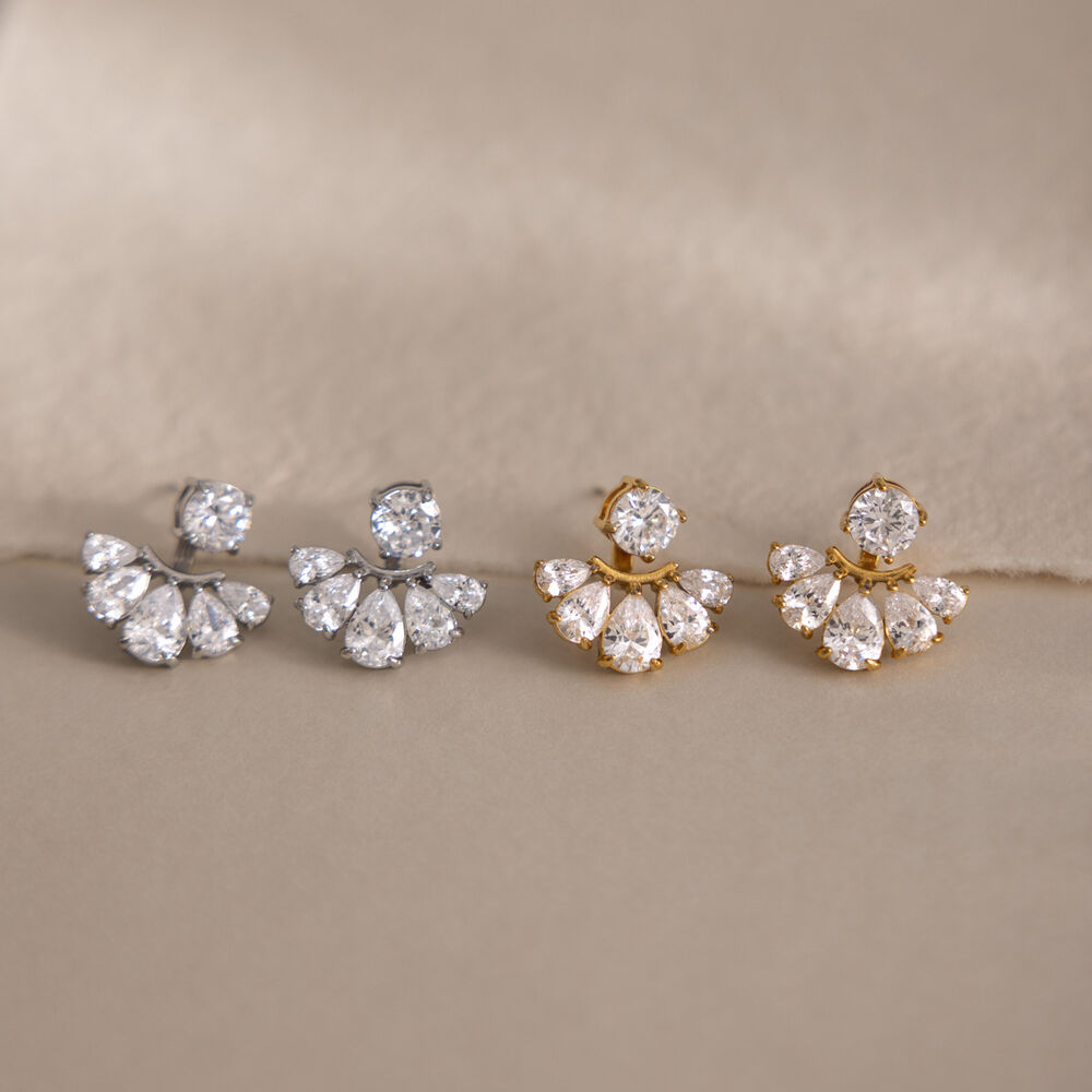 Romantische, elegante, bloemvormige, druppelvormige, waterdichte, roestvrijstalen oorbellen met goudkleurige zirkonia voor dames. Afbeelding2