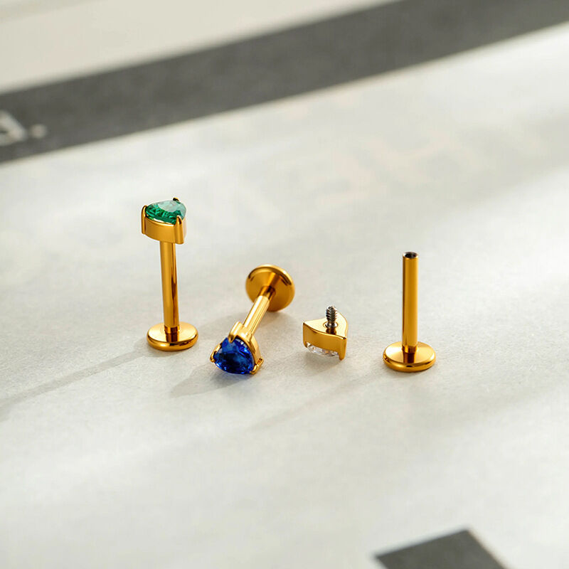 Eenvoudige serie hartvormige oorbellen van titaniumlegering met goudkleurige zirkonia voor dames. h5 Afbeelding3