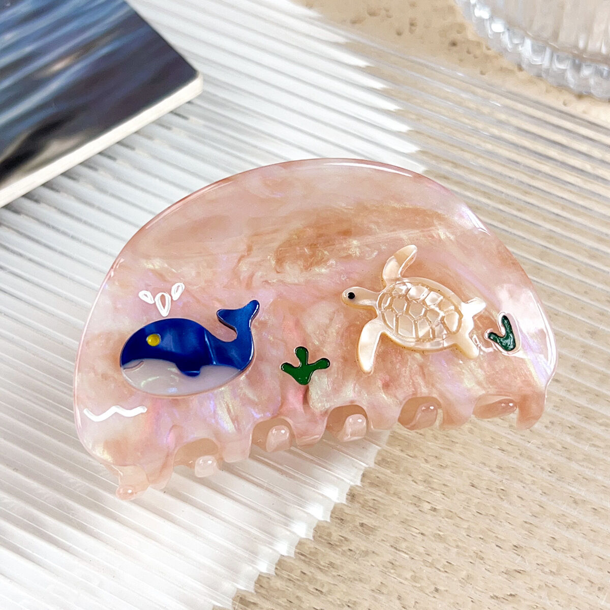 Garras de pelo de acetato con diseño de animales oceánicos naturales de la serie Simple: conchas, estrellas de mar y colores degradados. 