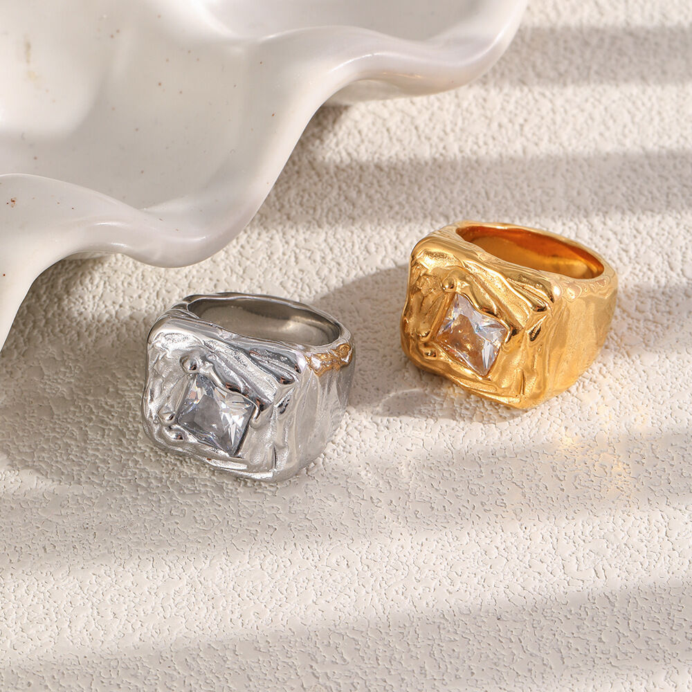 Anello da donna rettangolare retrò in acciaio inossidabile impermeabile con zirconi