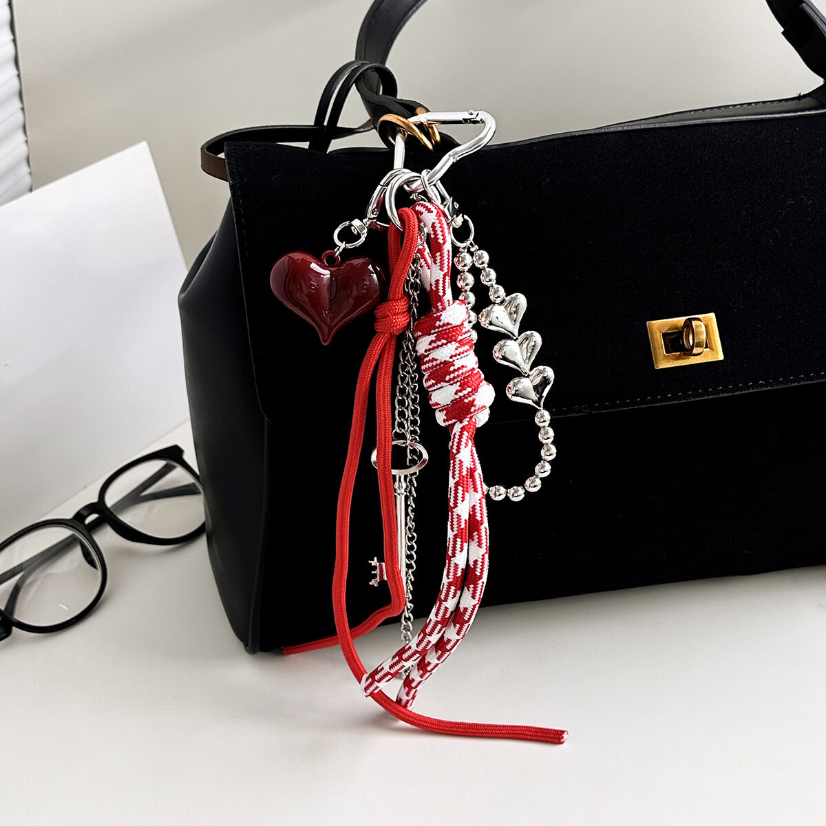 Ciondoli per borse in lega con fiocco a forma di cuore della serie Romantic Series Daily Heart Twist Key Beads Mixed Color Chain 2