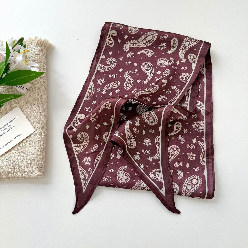 Eenvoudige serie casual zomer sjaals van polyester met bloemen-, ruit-, stippen- en paisley-patroon.