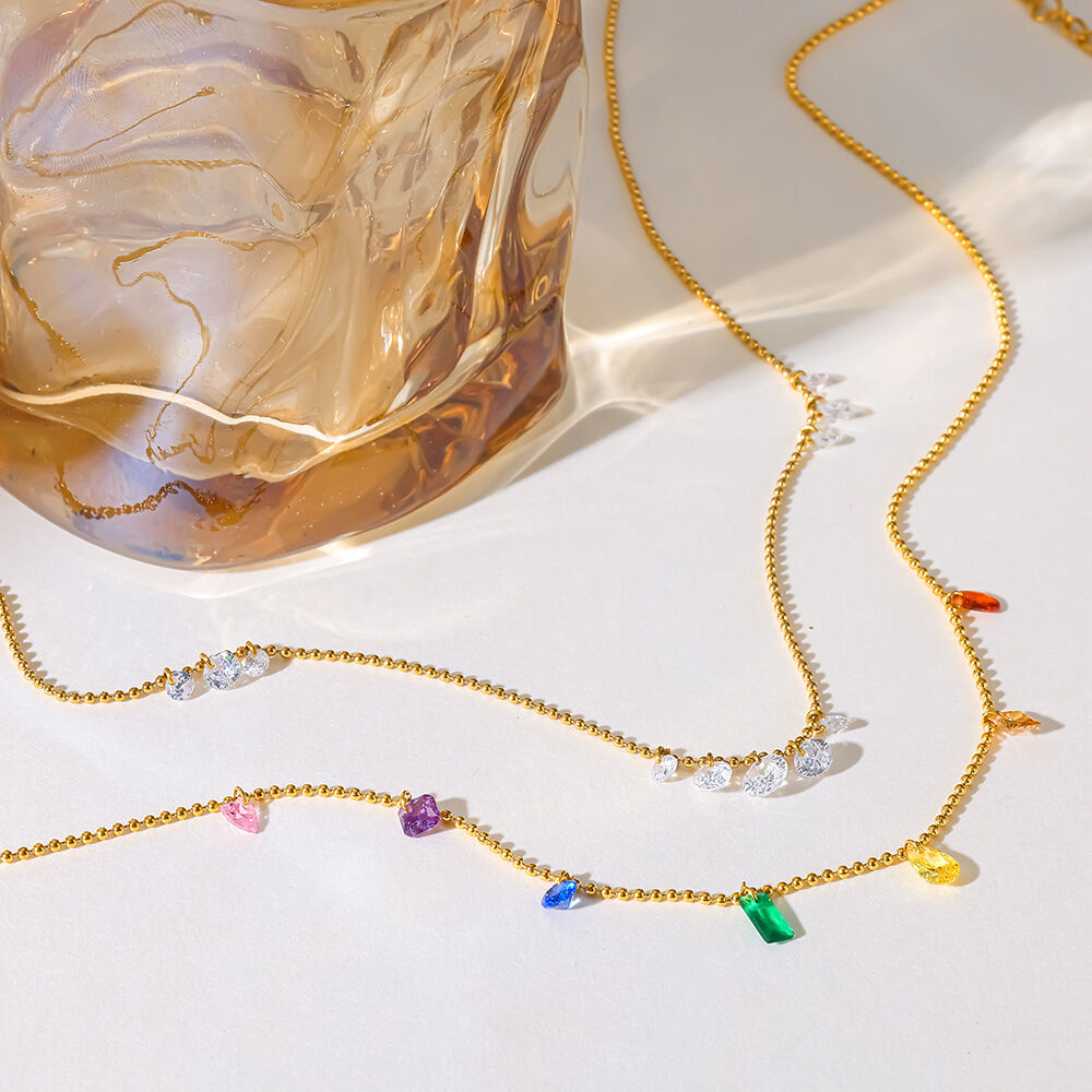 Wasserdichte Damen-Halskette mit Anhänger aus Edelstahl in Goldfarbe und Zirkonia