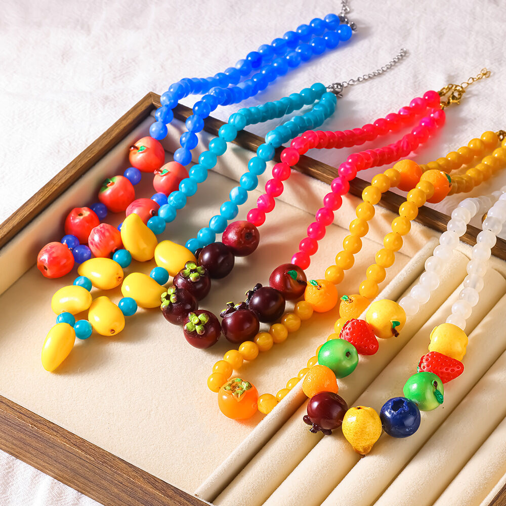 Collares colgantes de acrílico para mujer con diseño de fresa, sencillos y dulces, sin baño de metal. Imagen2
