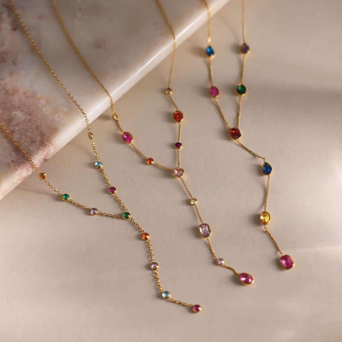 Luxuriöse Edelstahl-Halsketten mit Anhänger und Zirkonia in Goldfarbe h5 Bild2