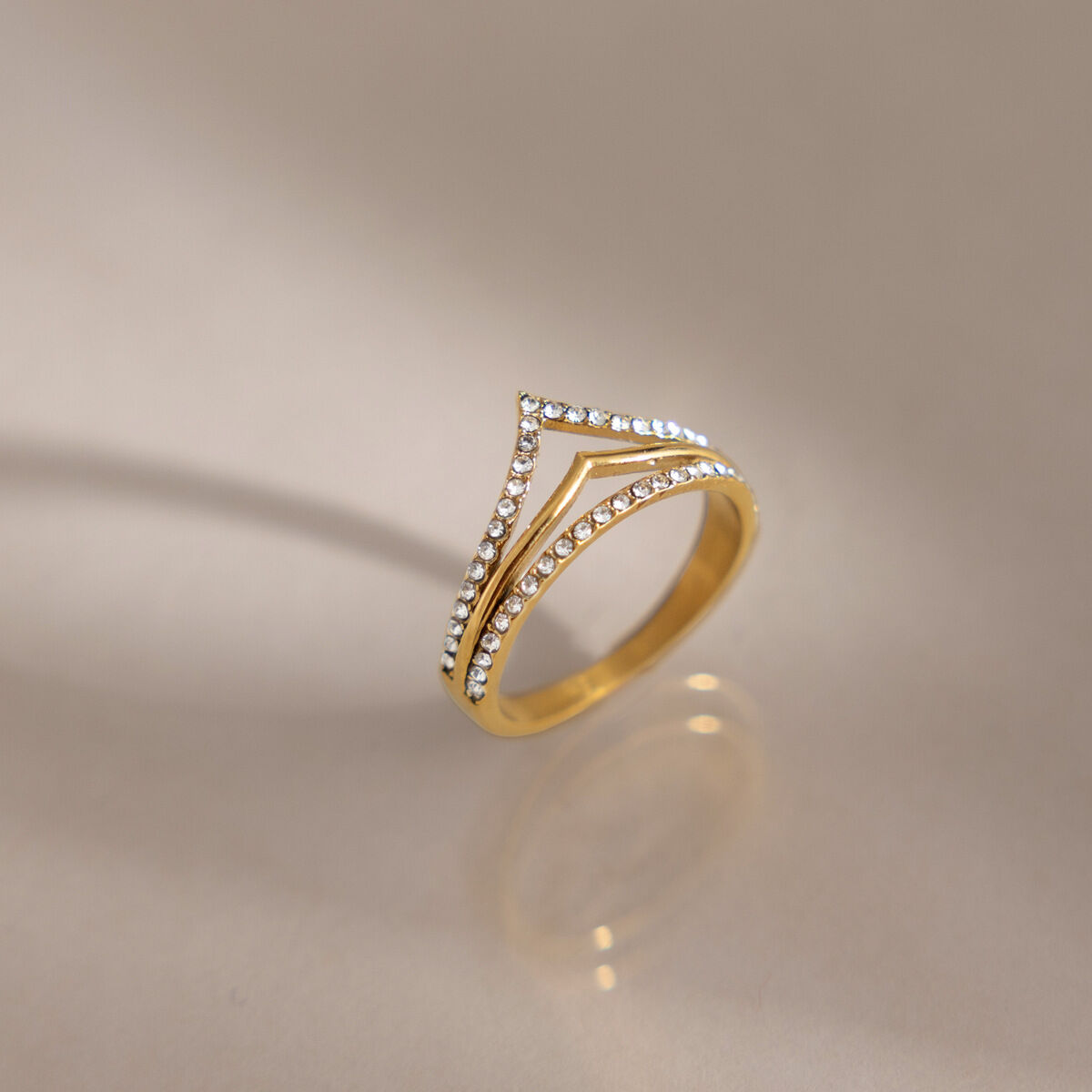 Anelli da donna semplici, traforati, impermeabili, color oro, con strass e pietre preziose. 2