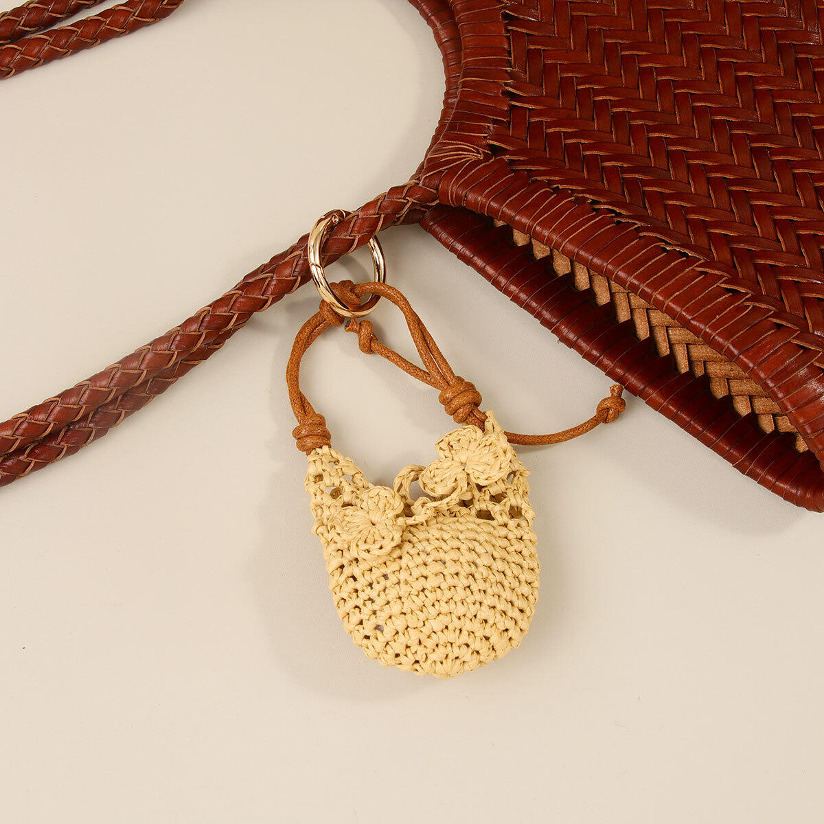 Eenvoudige serie natuurlijke kersenkleurige geweven raffia tashangers Afbeelding3