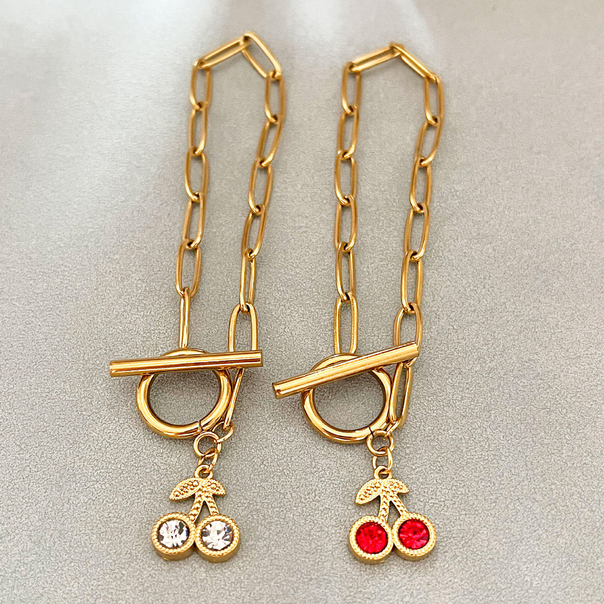 Bracelets à breloques pour femmes en acier inoxydable doré, étanches, avec strass et cerises douces 2