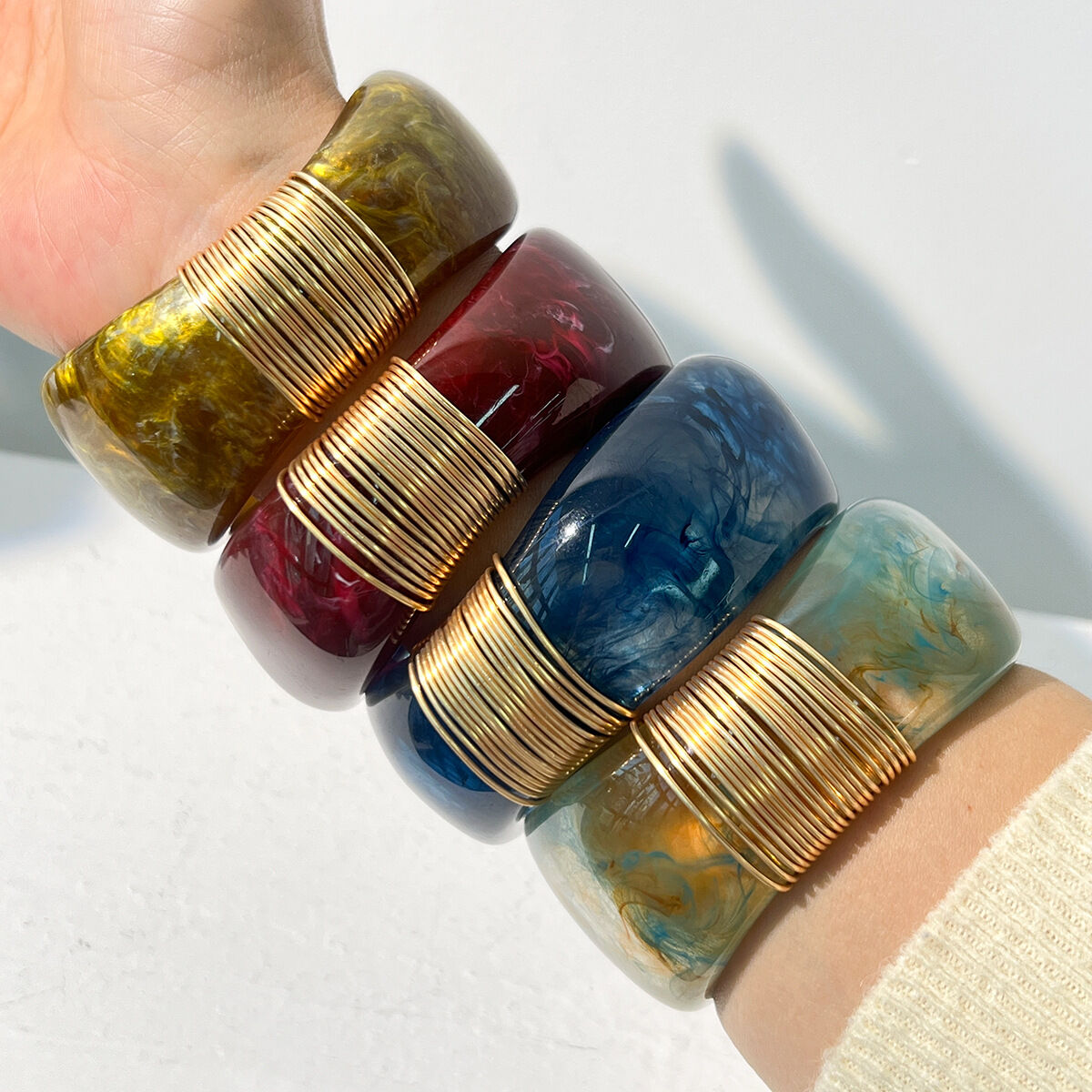 Bracciali da donna in resina con sfumatura di colore retrò della serie Classic. Immagine4