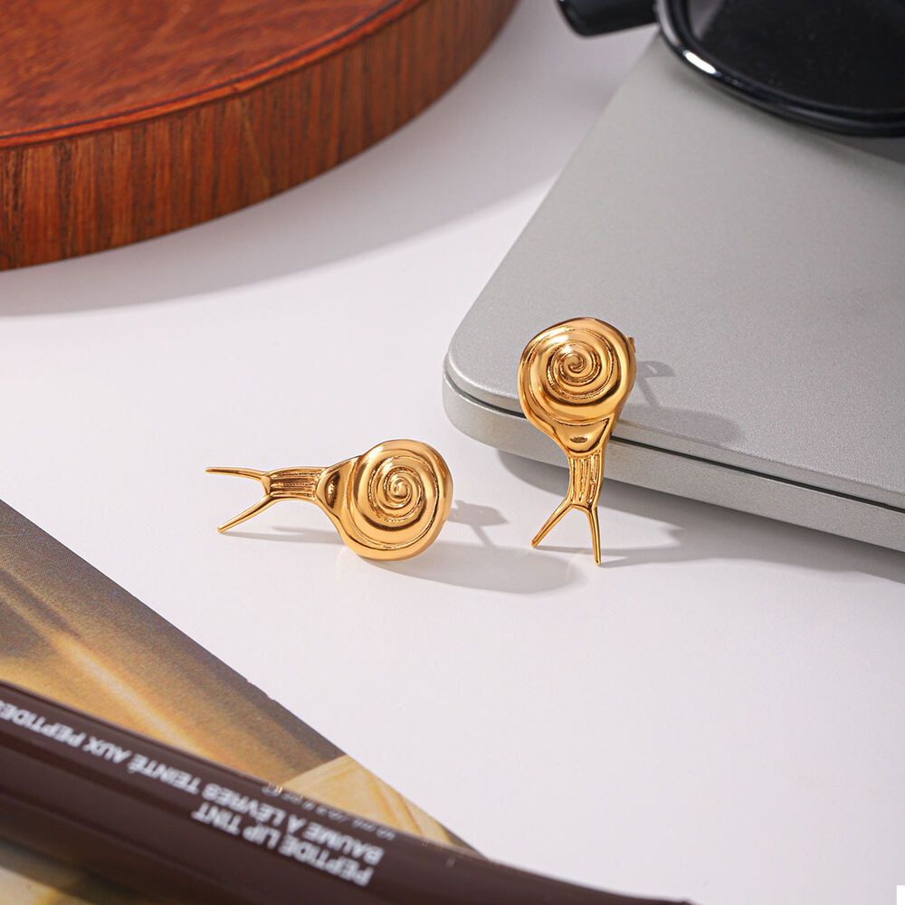 Simple Series Niedliche Schnecken-Ohrstecker aus Edelstahl, wasserdicht, goldfarben, für Damen h5Bild5