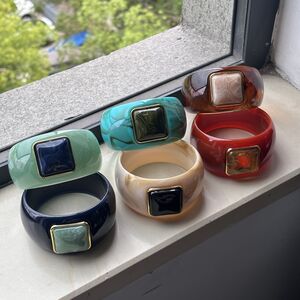 Simple Series Retro Irregular Shape Resin Women's Bangles h5 Picture3