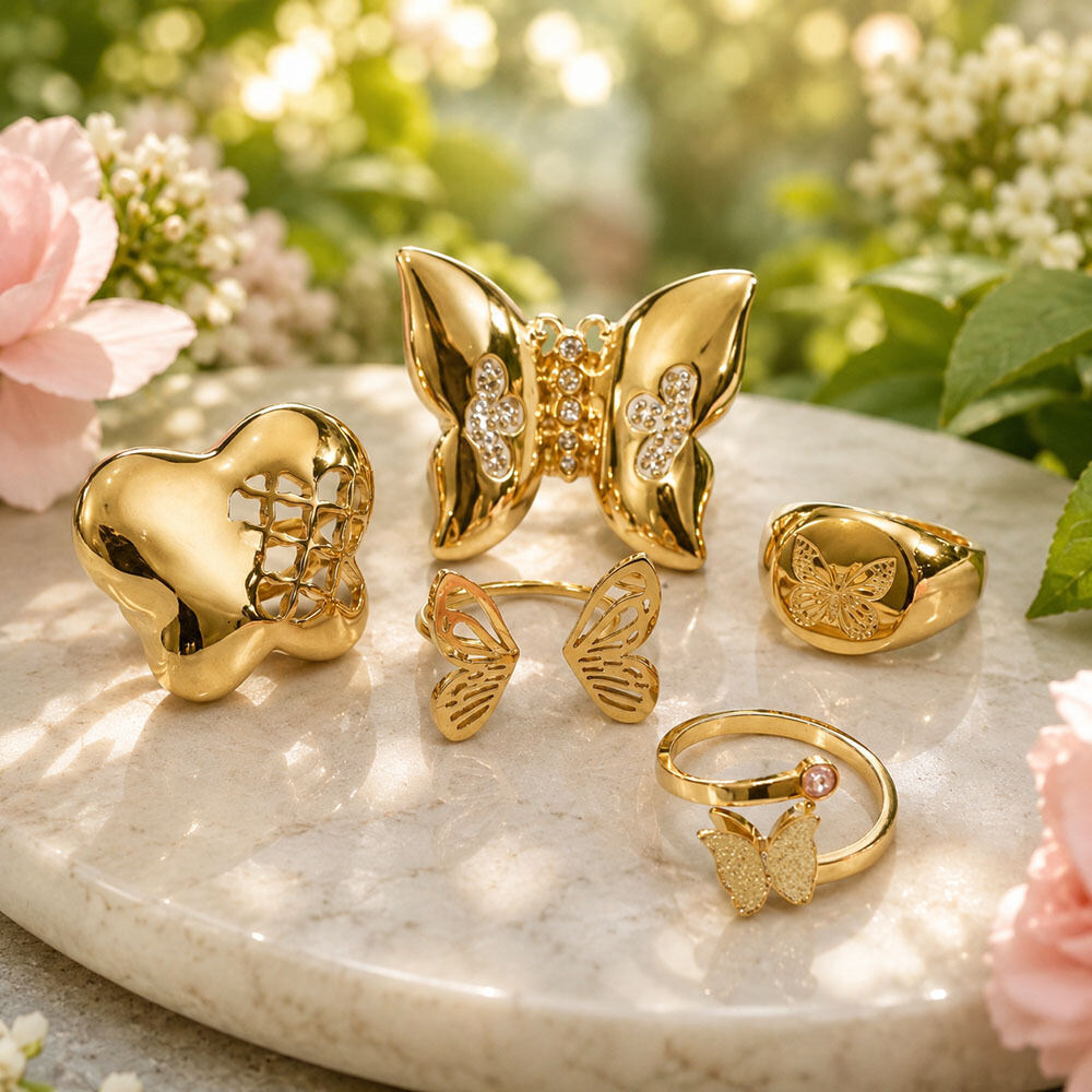 Anelli di lusso casual a forma di farfalla traforata in acciaio inossidabile impermeabile color oro. Immagine2