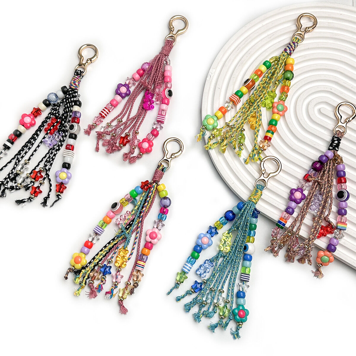 Serie sencilla, estilo casual, con flores, borlas, cuentas y estrellas tejidas en plástico.