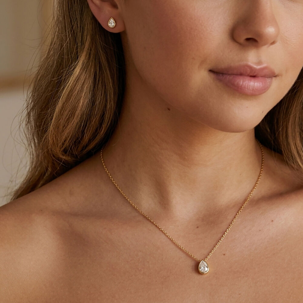 Conjunto de collares sencillos de acero inoxidable con circonitas color oro, resistentes al agua y con diseño de gota para mujer. Imagen4