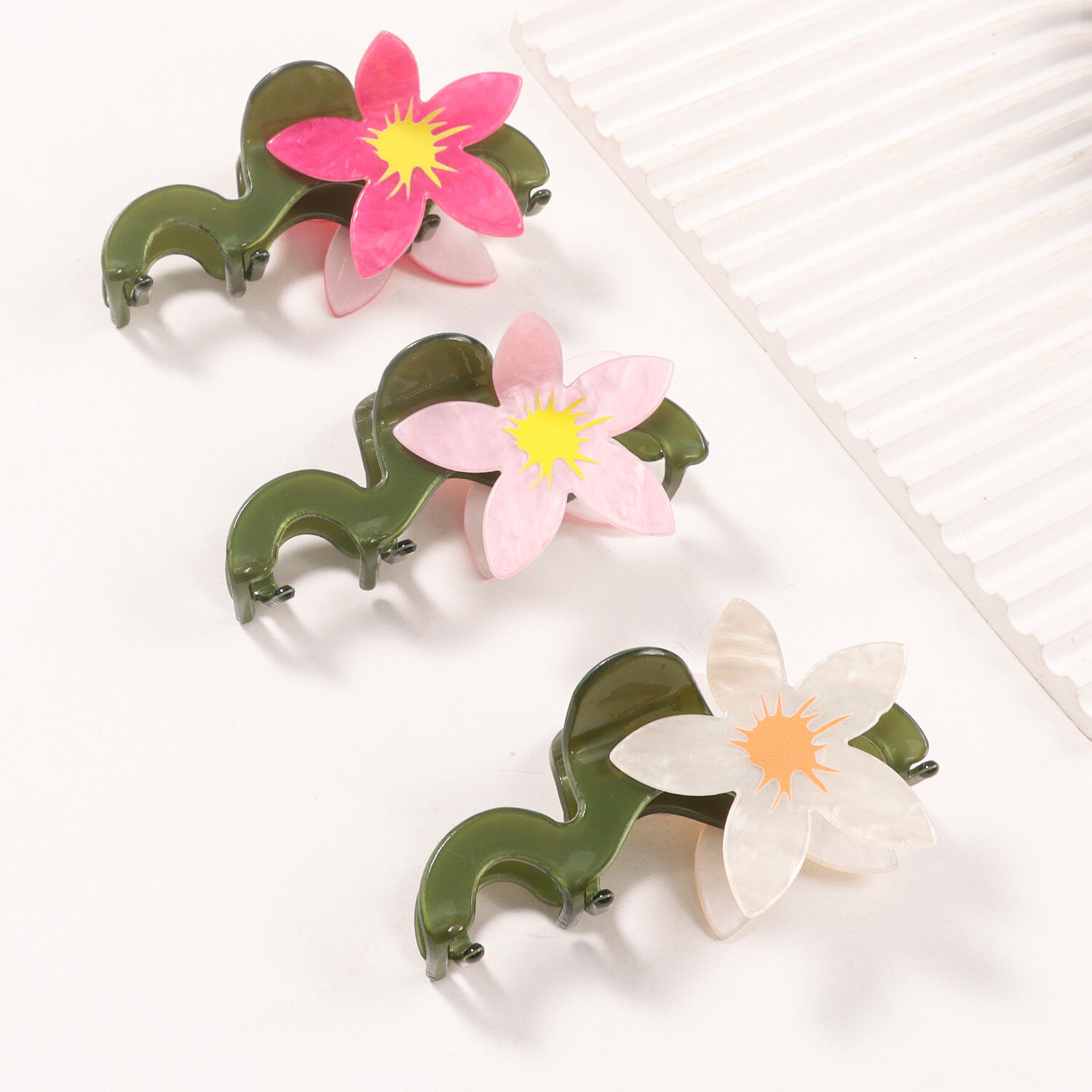 Garras para el cabello infantil de PVC de la serie Simple Sweet Flower, forma irregular y colores variados. 2