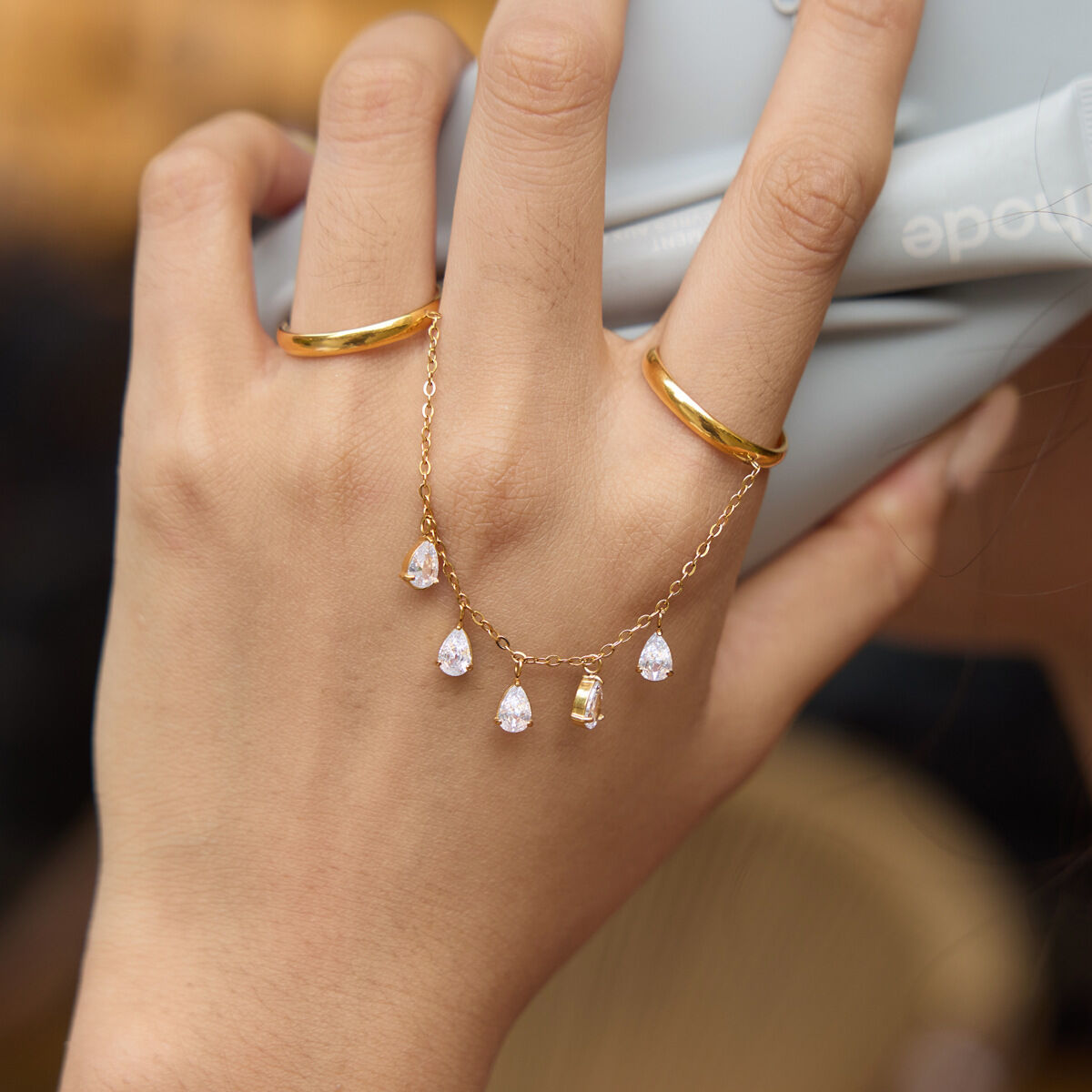 Anillos de mujer de la serie Luxurious: sencillos, con borla en forma de gota, de acero inoxidable, resistentes al agua y con circonitas color oro.