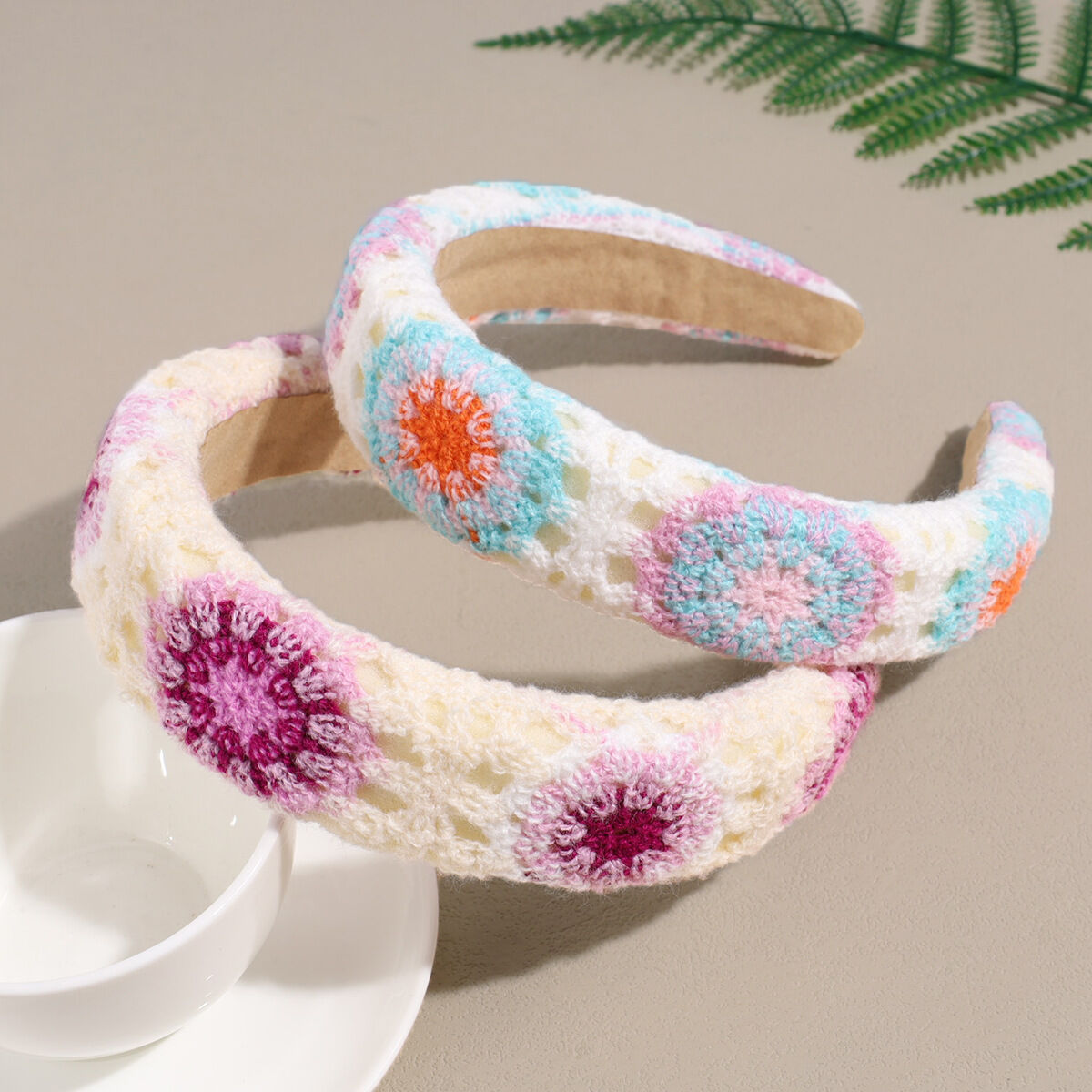 Diademas de tela tejida de la serie étnica, informales, con estampado floral y rayas en colores variados. Imagen2