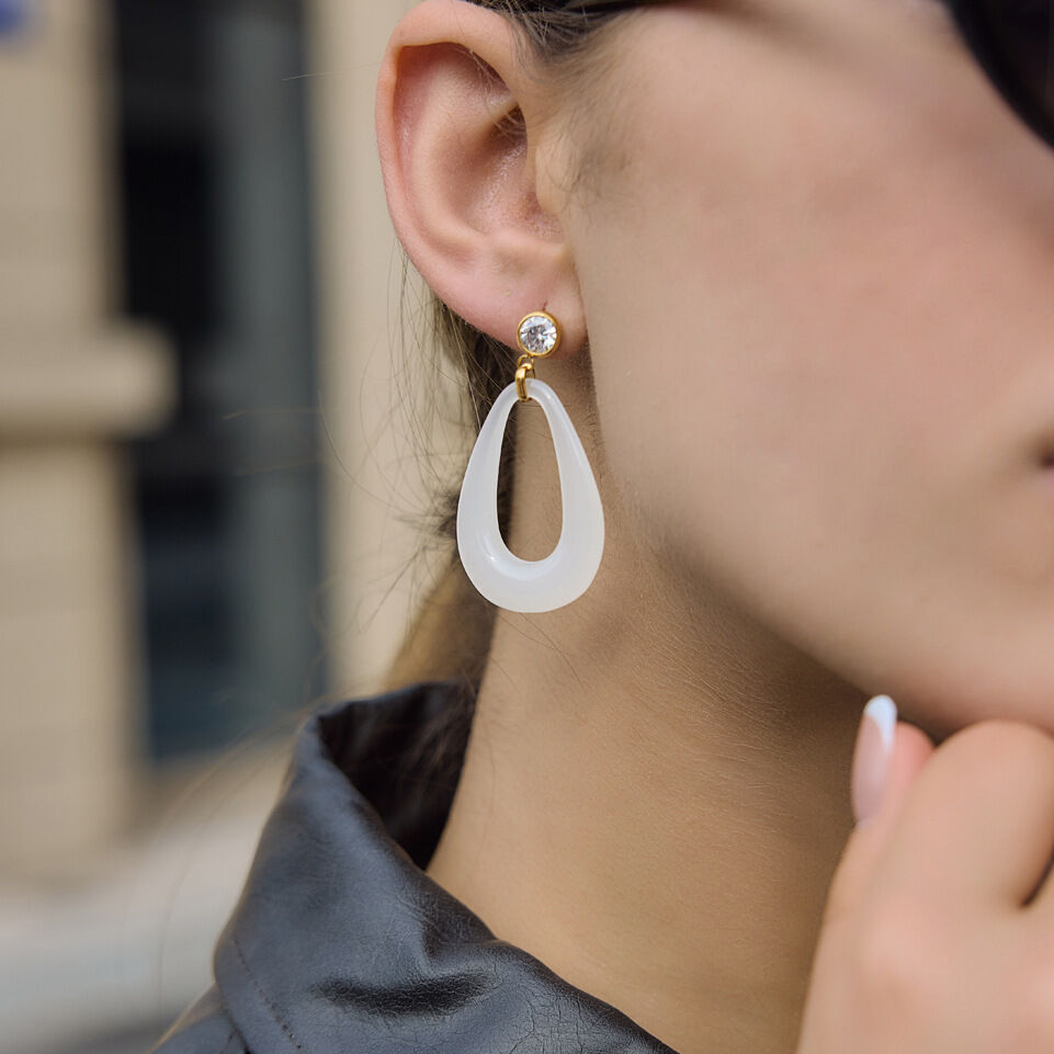 Pendientes colgantes de mujer de resina con circonita y forma elíptica de la serie Simple Imagen4