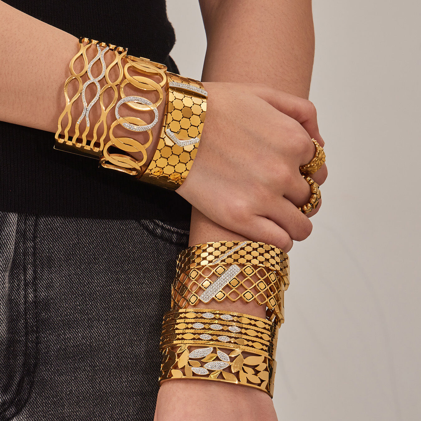 Luxurious  Hip-Pop/Rock Hollowed-Out Circle Geometric Shape Stainless Steel Waterproof Women's Bangles Picture4