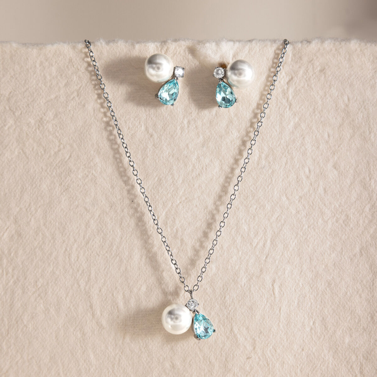 Eleganti set di collane da donna con gocce in acciaio inossidabile impermeabile color oro, perle e zirconi. Immagine2