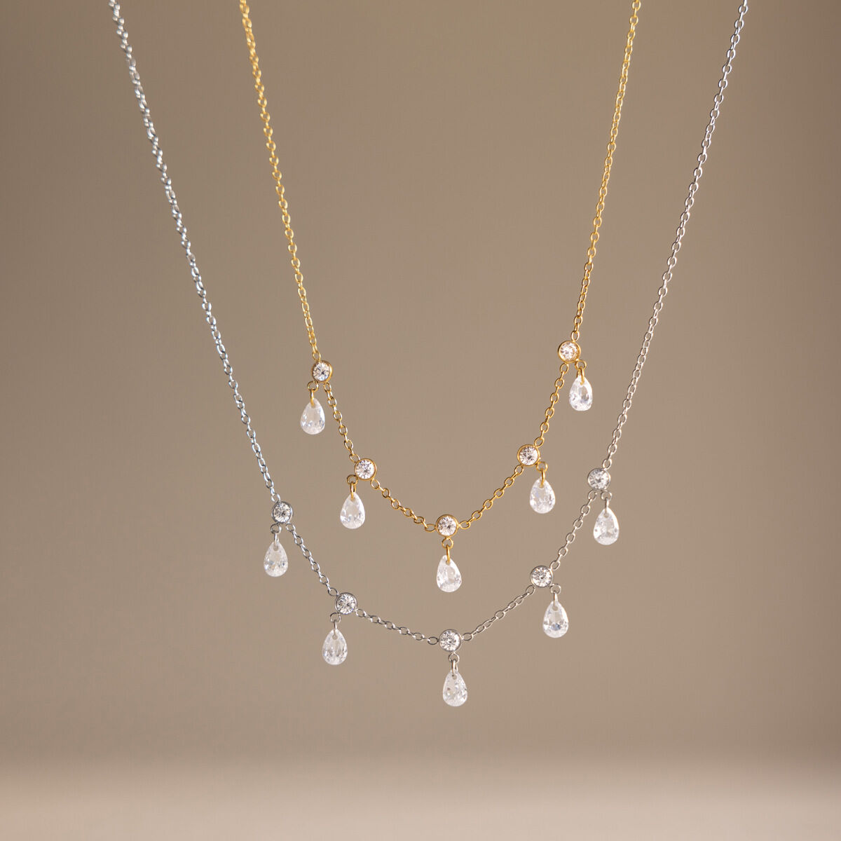 Colliers pendentifs pour femmes en acier inoxydable, étanches, couleur or, avec zircon et motif goutte simple