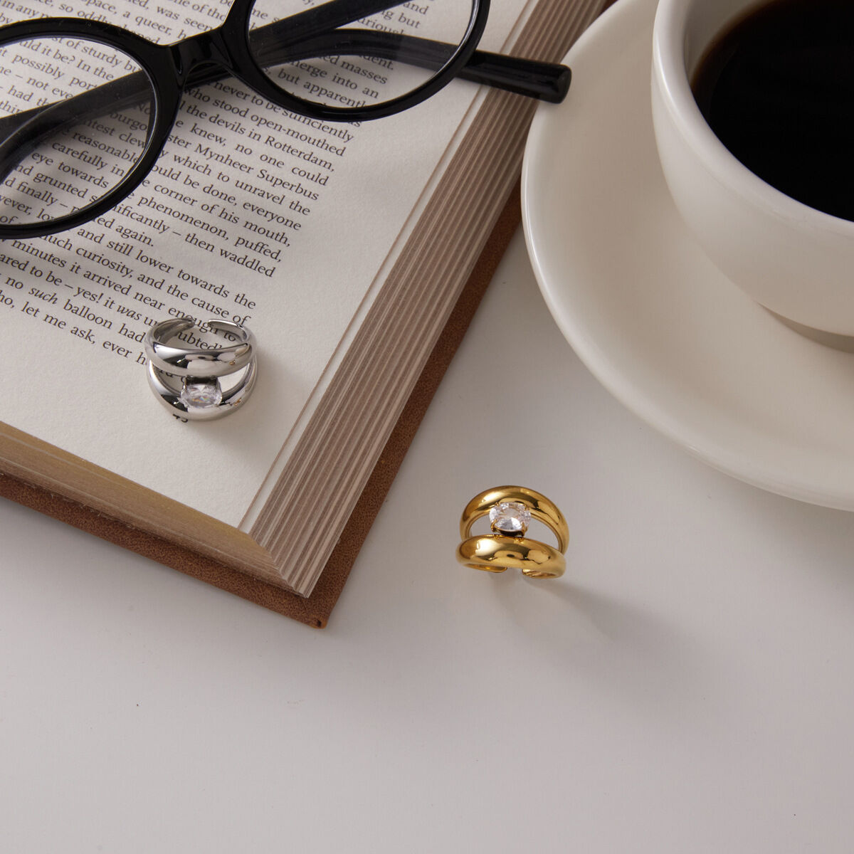 Anello da donna semplice, circolare, impermeabile, in acciaio inossidabile, con zirconi. Immagine5