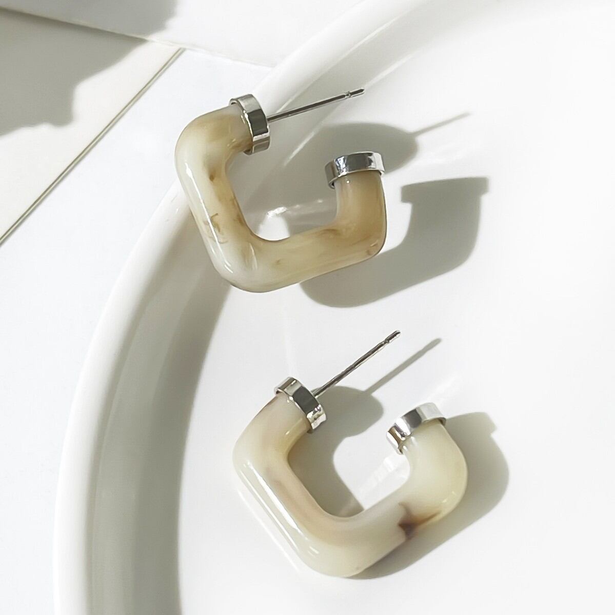 Einfache Ohrstecker aus Edelstahl mit Farbverlauf und geometrischer Form für Damen h5 Bild3