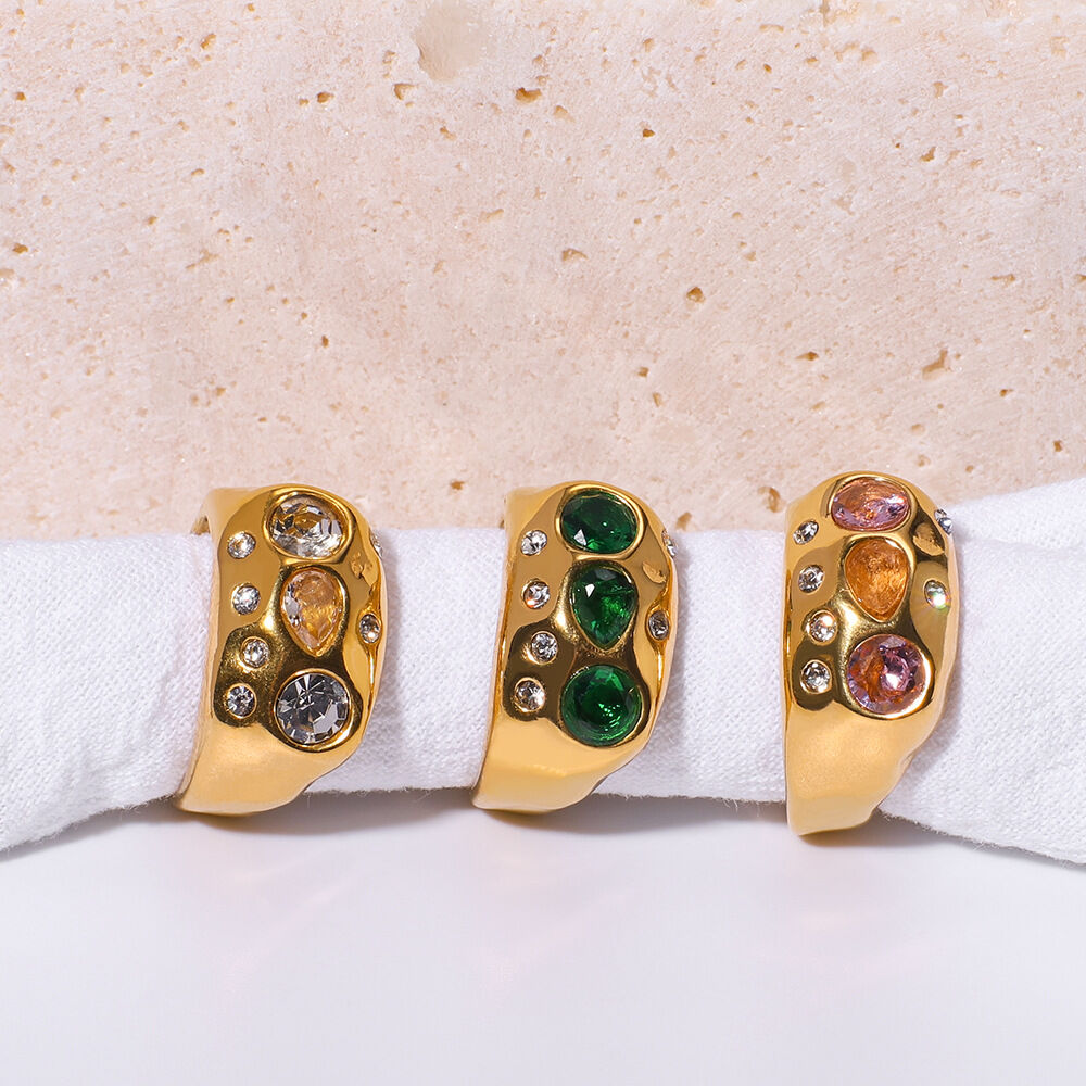 Anillos de mujer de la serie Luxury Series, elegantes, de forma irregular, de acero inoxidable, resistentes al agua y con circonitas color oro. h5 Imagen4