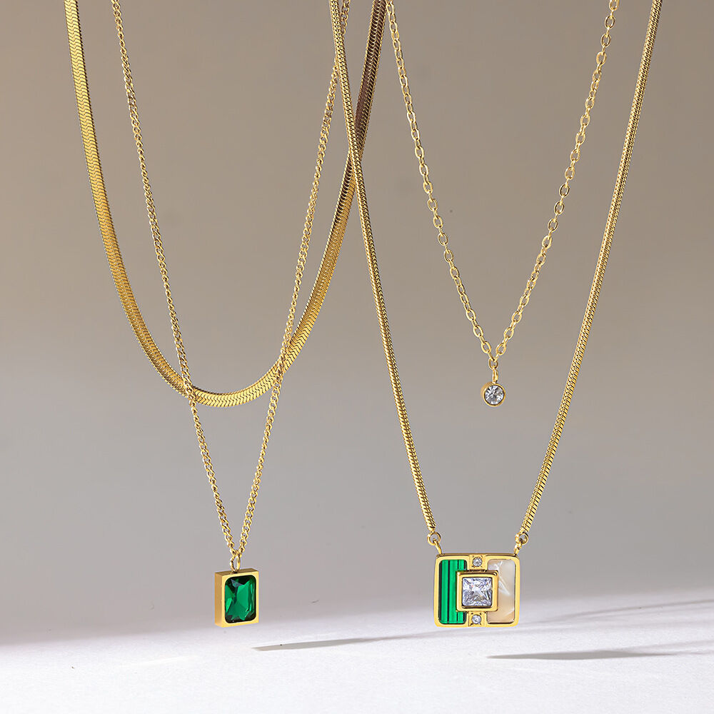 Wasserdichte Damen-Halskette mit Anhänger aus Edelstahl in Goldfarbe und Zirkonia
