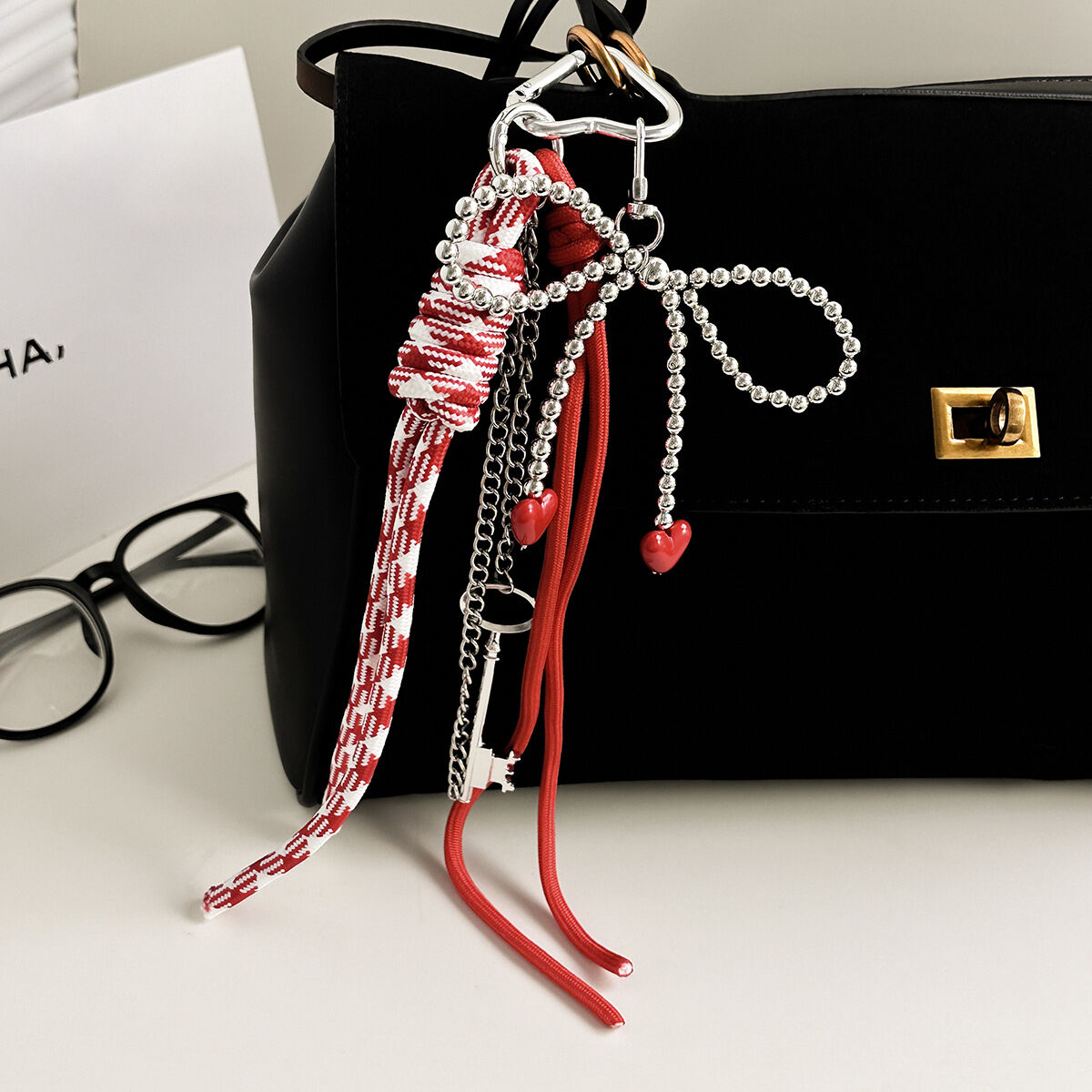 Ciondoli per borse in lega con fiocco a forma di cuore della serie Romantic Series Daily Heart Twist Key Beads Mixed Color Chain