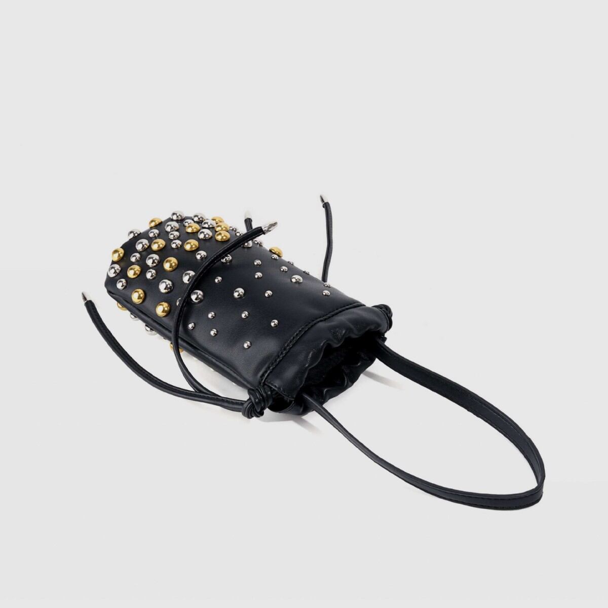 Bolso de cubo para mujer de PU con remaches y estilo streetwear Imagen4