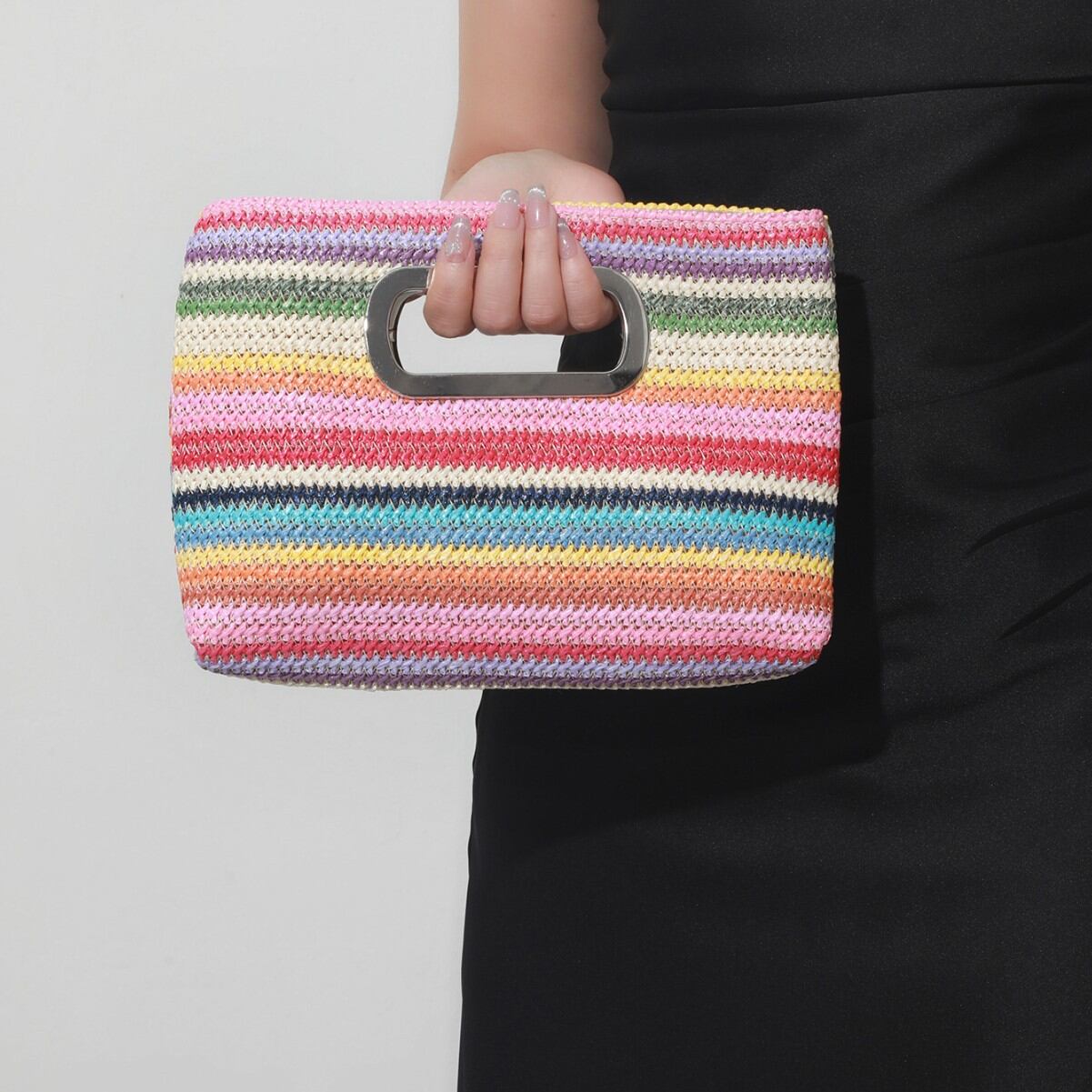 Borsa quadrata da donna in rafia a righe intrecciate, stile casual, colori misti. Immagine3
