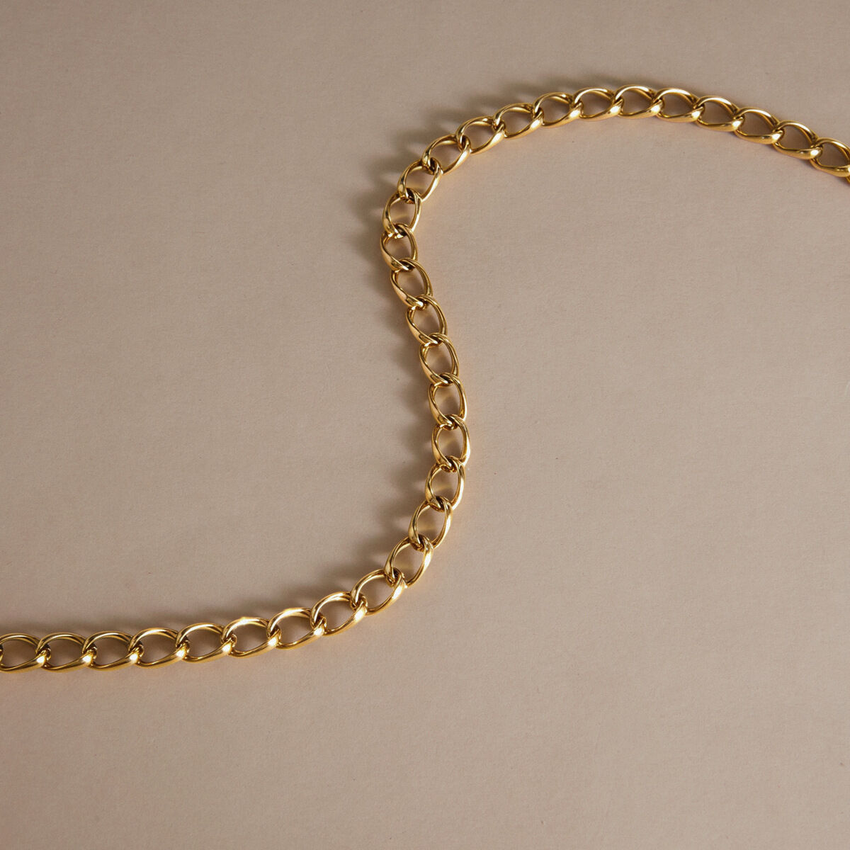 Simple Series Daily Chain Circle Edelstahl Wasserdicht Goldfarbene Damenanhänger-Halskette h5 Bild3