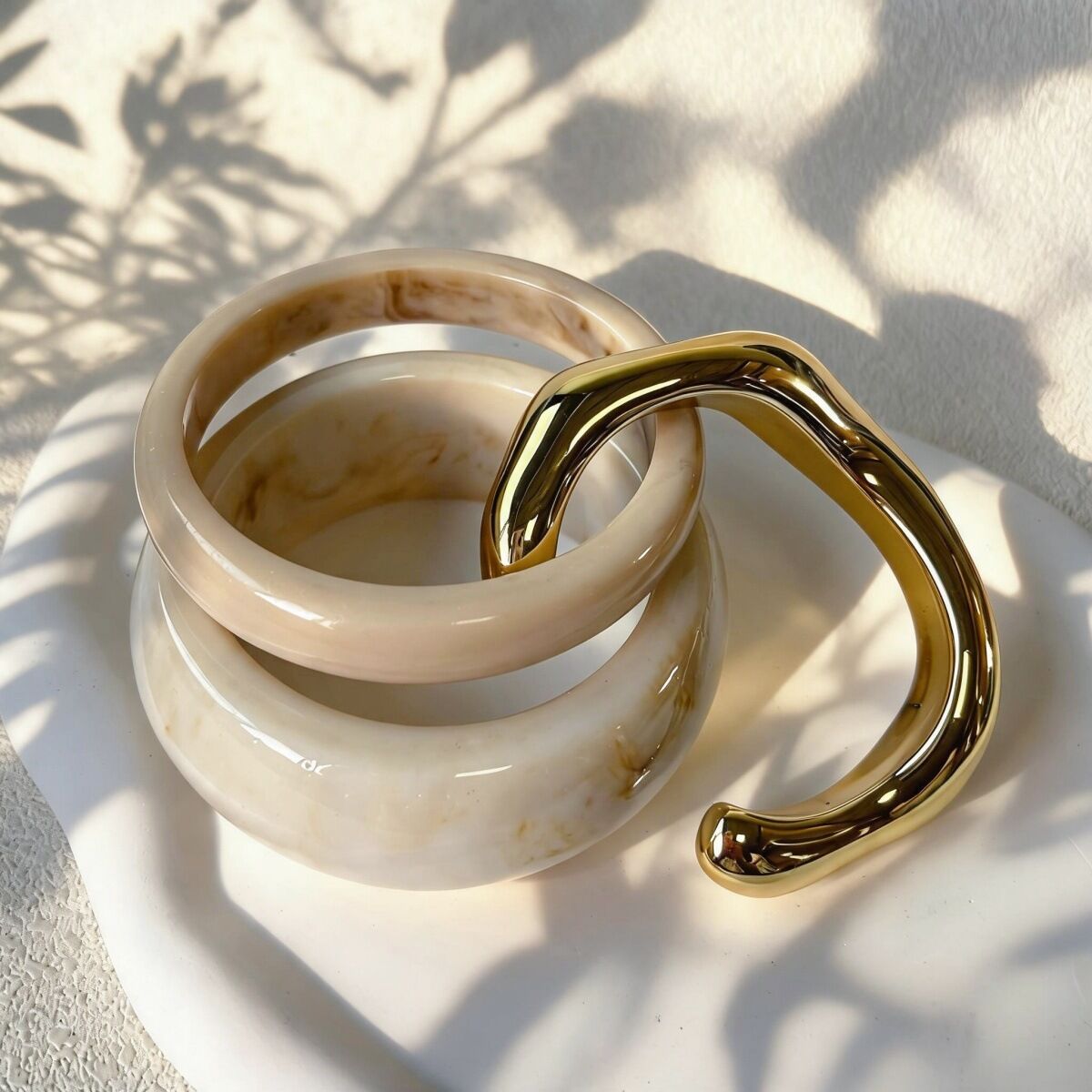 Conjuntos de pulseras de mujer de resina con forma irregular y color degradado dorado. h5 Imagen4