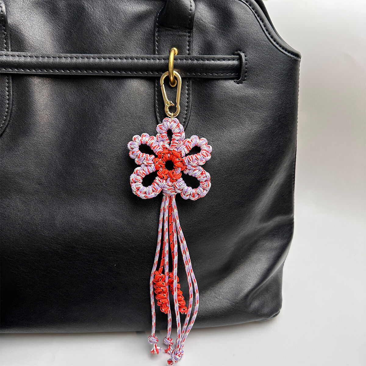 Breloques de sac en corde tressée tissée à pompon fleuri quotidien de la série Simple h5 Image2