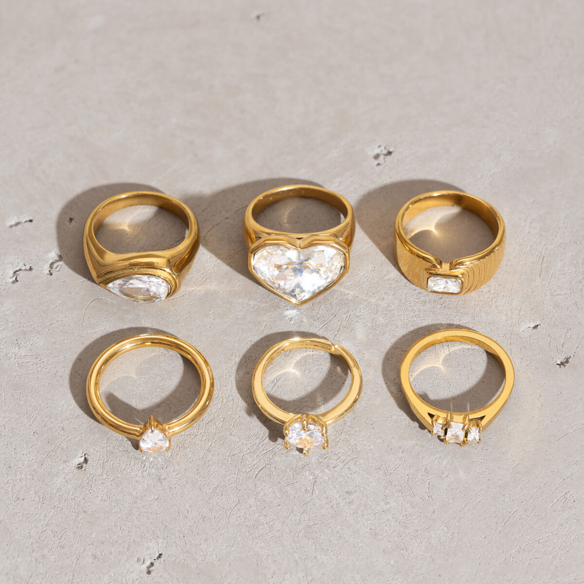 Elegante, unregelmäßig geformte Herzringe aus Edelstahl, wasserdicht, goldfarben, mit Zirkonia-Edelsteinen für Damen h5 Bild3