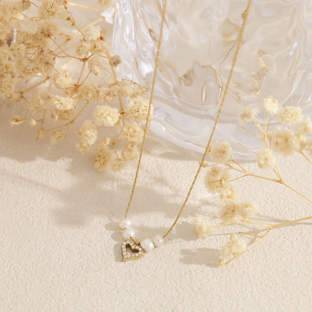 Collana da donna con ciondolo a forma di fiore, cuore, in acciaio inossidabile, impermeabile, color oro, con strass. h5Immagine4