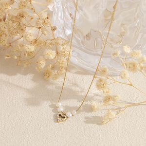 Collana da donna con ciondolo a forma di fiore, cuore, in acciaio inossidabile, impermeabile, color oro, con strass. h5 Immagine4