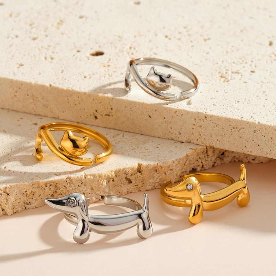 Anillos llamativos de acero inoxidable color dorado con diseño de perro salchicha de la serie Simple, resistentes al agua. 2