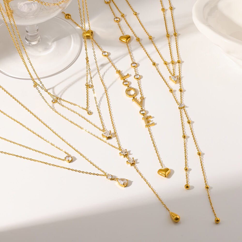 Lujosos collares de mujer de varias capas, elegantes, de acero inoxidable, impermeables y color dorado con diamantes de imitación. Imagen3