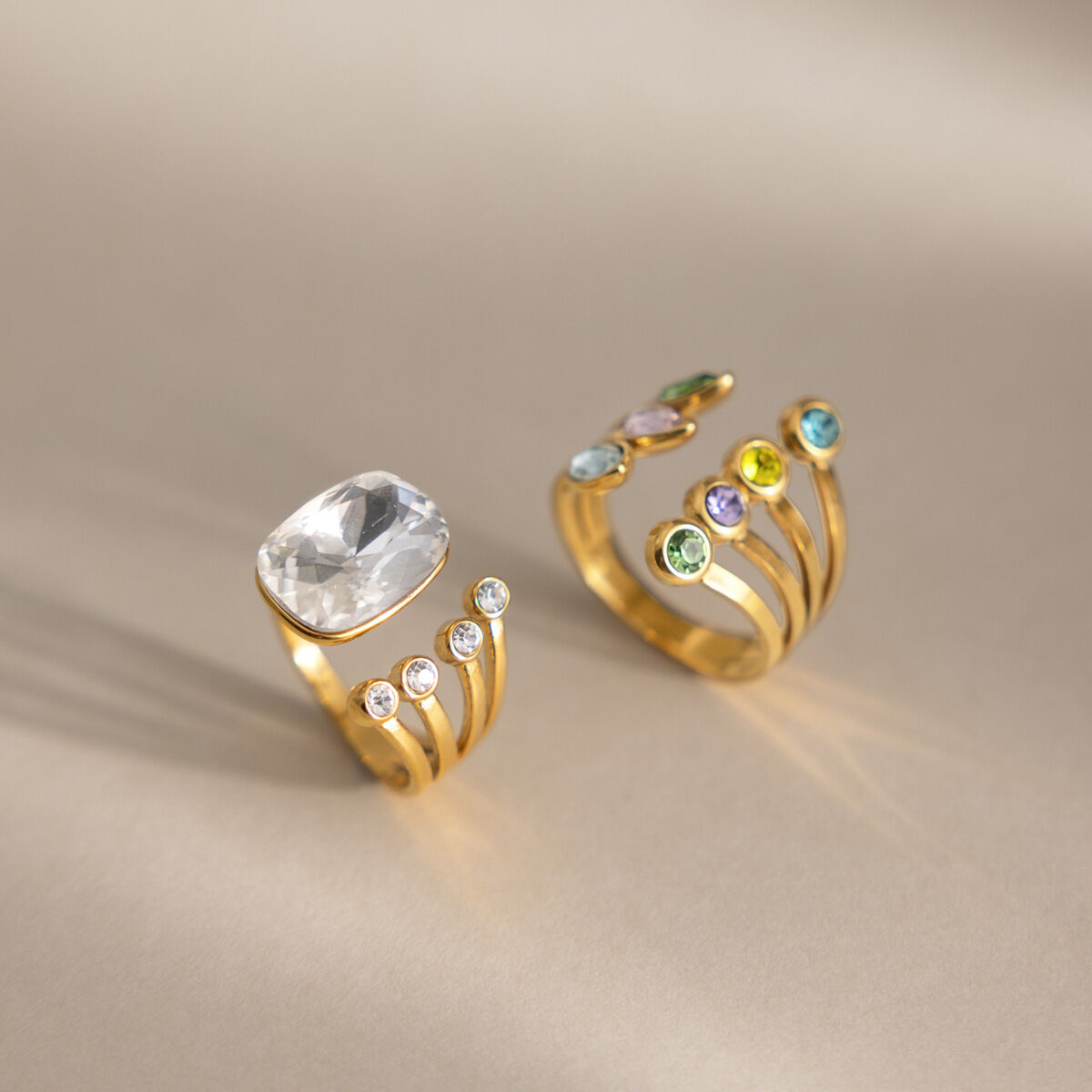 Anelli da donna di lusso, dalla forma irregolare, in acciaio inossidabile, impermeabili, color oro, con zirconi. h5 Immagine4