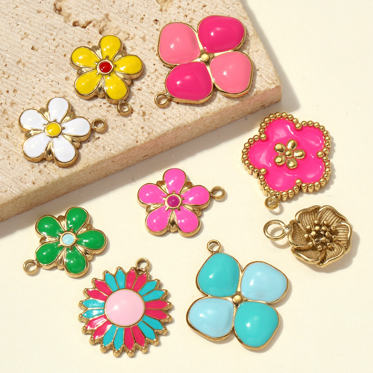 Colgantes de mujer de acero inoxidable color dorado, resistentes al agua, con diseño floral, de la serie romántica, para armar uno mismo. Imagen2