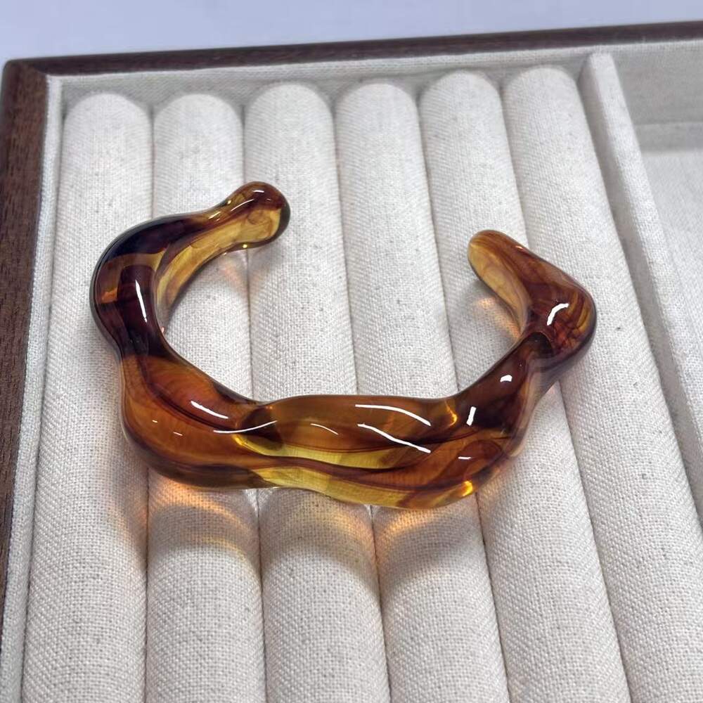 Simple Series Retro Irregular Shape Gradient Color Resin Women's Bangles