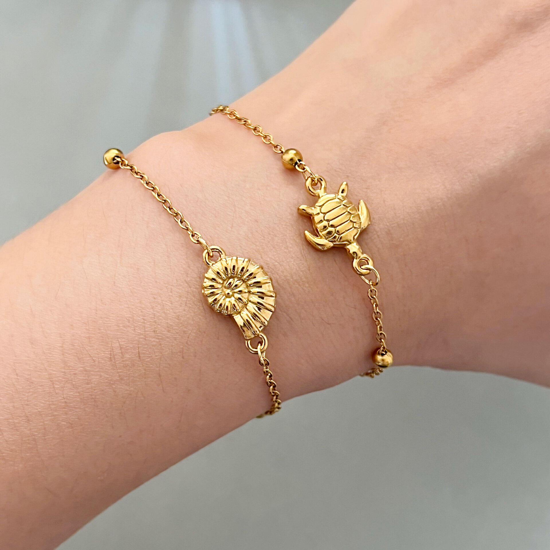 Braccialetti da donna semplici in acciaio inossidabile color oro, impermeabili, stile oceanico. h5 Immagine3