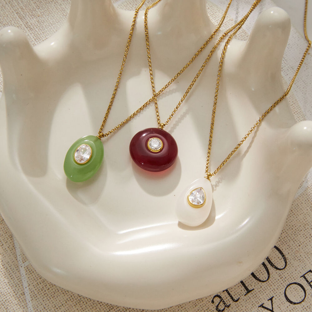 Eenvoudige serie druppelvormige hars hanger met goudkleurige zirkonia voor dames Afbeelding3