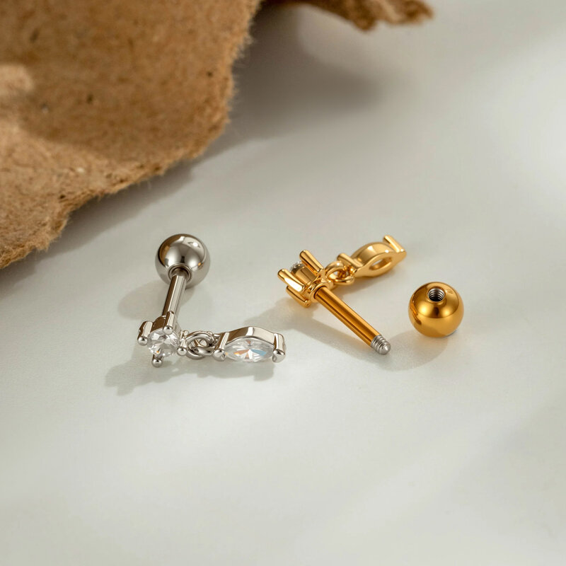 Einfache Ohrstecker aus der Serie „Damen“ mit geometrischer Form, Zirkonia in Kupfer-Gold-Optik, Damen-Piercings h5 Bild3
