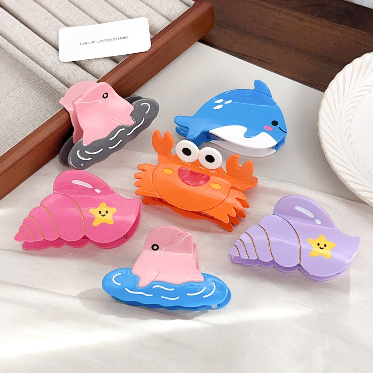 Garras de pelo de acetato con diseño de animales oceánicos de colores variados y lindos de la serie Simple. Imagen2